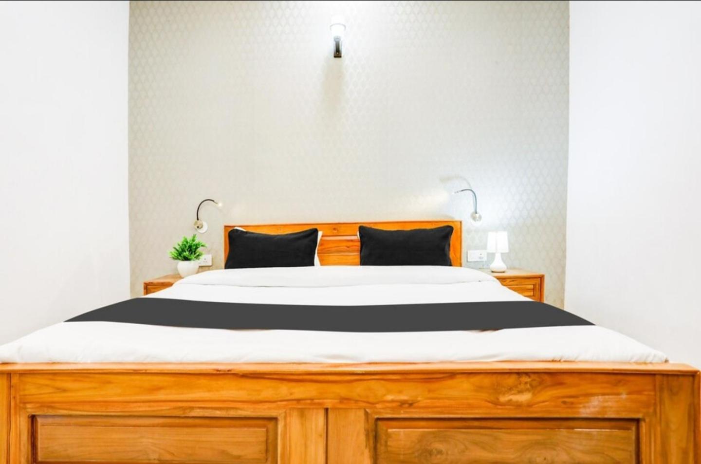 The Grand Blue Hotel Greater Noida Exterior photo
